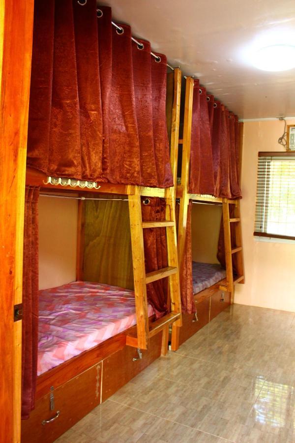 B&R Hostel Nagtabon Bacungan Екстер'єр фото