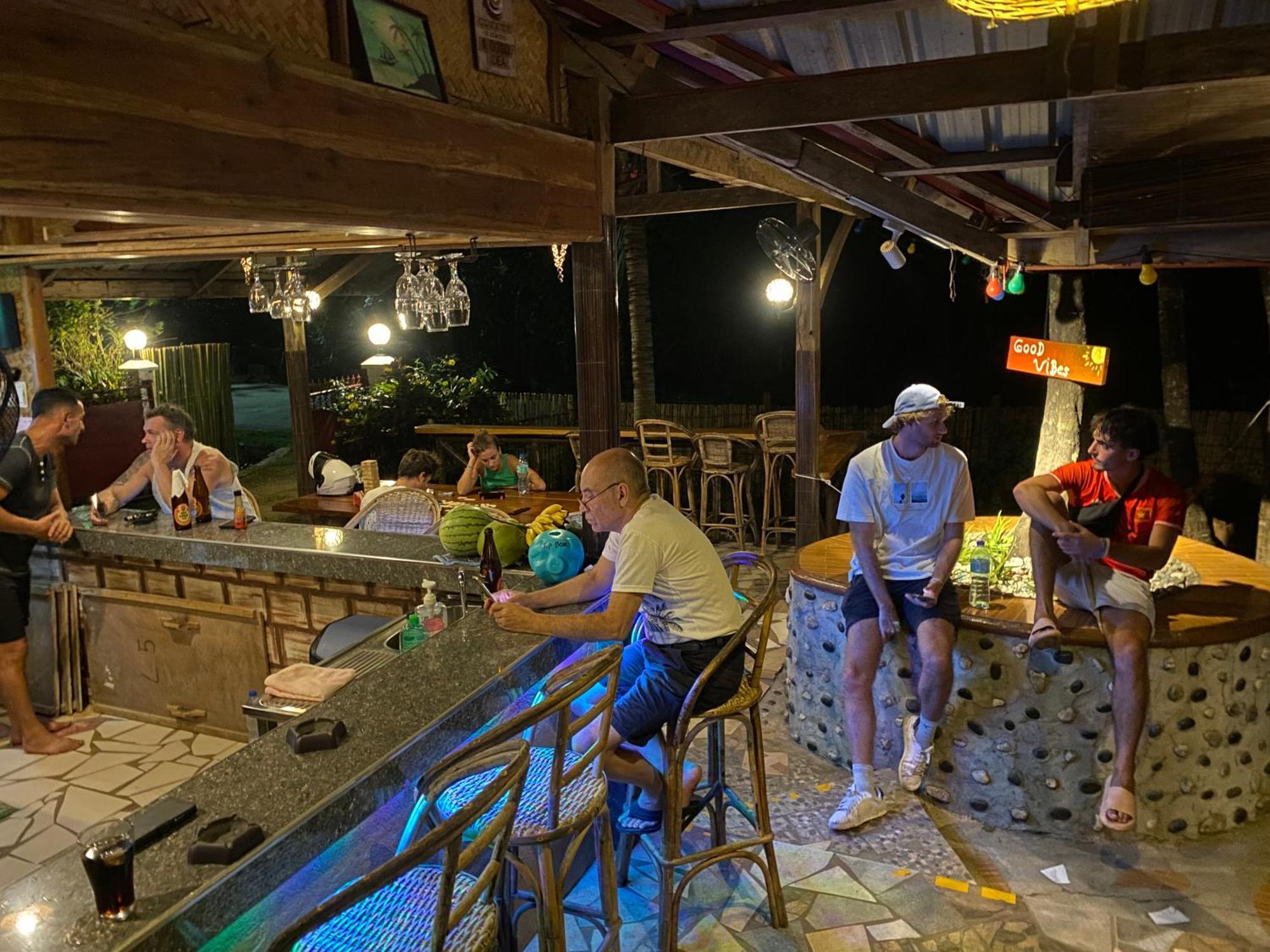 B&R Hostel Nagtabon Bacungan Екстер'єр фото
